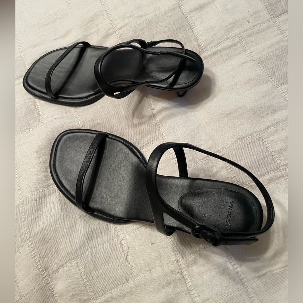 NWT VINCE black leather kitten heel sandal size 8